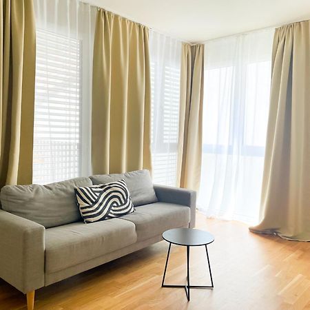 Whats-App Self-Check-In - 1Br Apartment, Near Airport,15 Min To Center Vienna Room photo