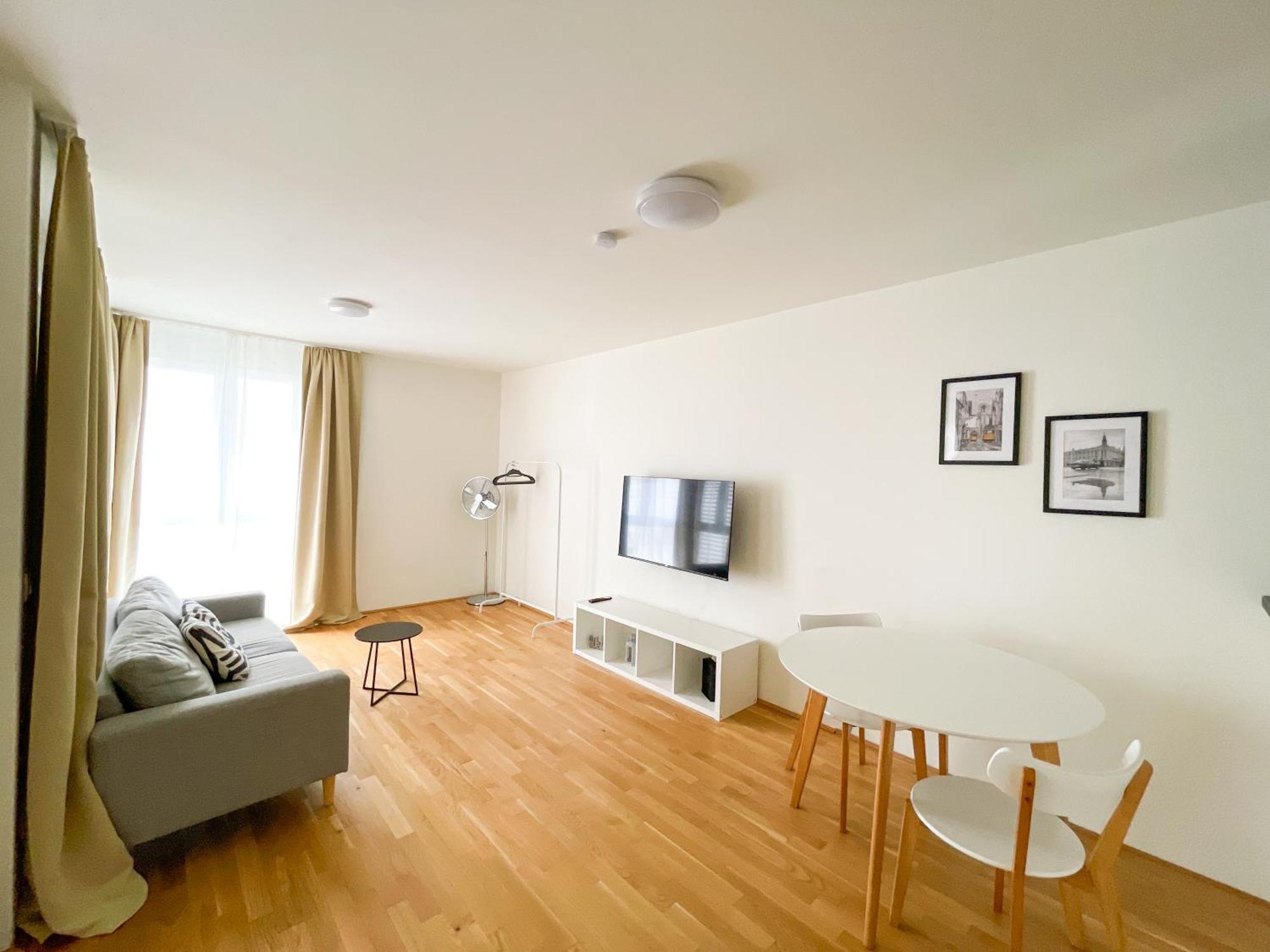 Whats-App Self-Check-In - 1Br Apartment, Near Airport,15 Min To Center Vienna Room photo